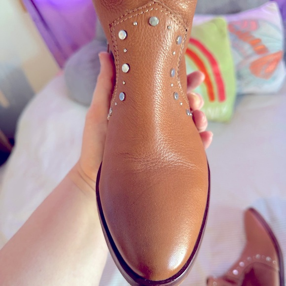 ⭐️DOLCE VITA Silver Studded Ankle Boots, Versatile, Sz. 9.5, Caramel Color 🌹 - Picture 3 of 16